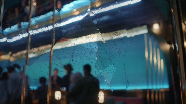 Video Reference: World, Organism, Glass, Leisure, Display device, Entertainment, Electric blue, Event, Space, Fun