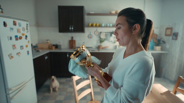 Video Reference: Cabinetry, Drawer, Kitchen appliance, T-shirt, Guitar, Wood, Kitchen, Musical instrument, Event, Jewellery