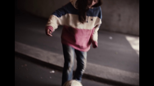Video Reference: Shoe, Leg, Flash photography, Human body, Sleeve, Gesture, Street fashion, Entertainment, Sportswear, Asphalt