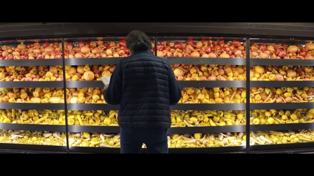 Video Reference: Food, Bird, Human body, Cuisine, Dish, Natural foods, Local food, Event, Delicacy, Whole food