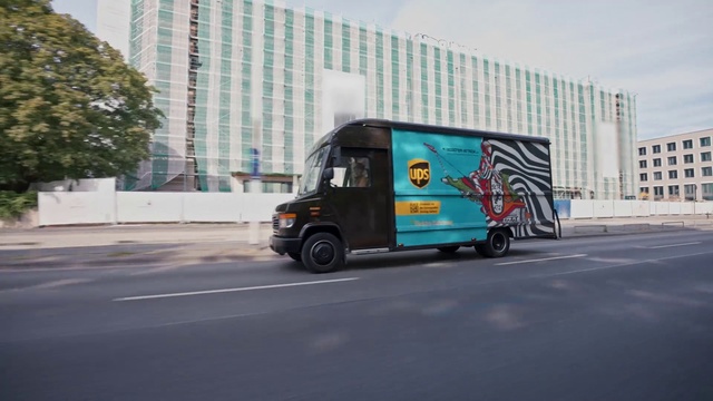 Video Reference: Tire, Wheel, Vehicle, Vehicle registration plate, Truck, Building, Motor vehicle, Sky, Automotive design, Asphalt