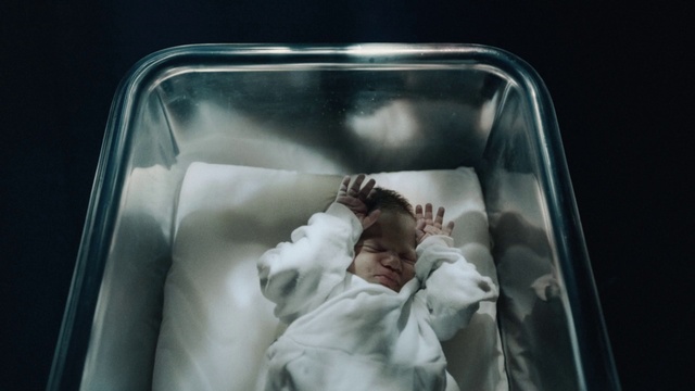 Video Reference: Comfort, Baby, Toddler, Baby safety, Linens, Transparency, Child, Baby Products, Rectangle, Metal