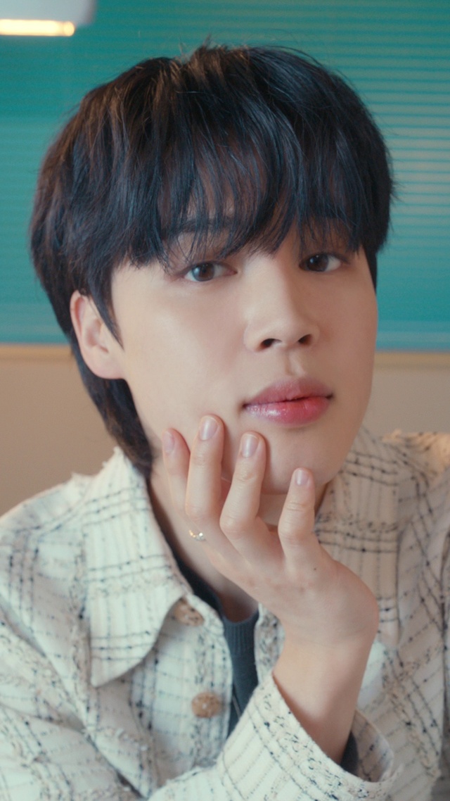 Video Reference: Clothing, Forehead, Nose, Cheek, Skin, Lip, Chin, Hand, Eyebrow, Eye