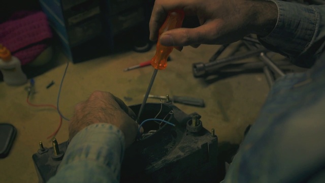 Video Reference: Gesture, Finger, Gas, Surgical instrument, Safety glove, Nail, Wrist, Thumb, Service, Medical procedure