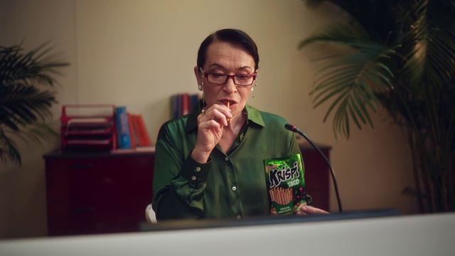 Video Reference: Forehead, Glasses, Vision care, Microphone, Houseplant, Eyewear, Plant, Spokesperson, Fun, T-shirt