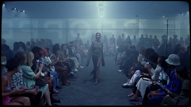 Video Reference: Fashion, Event, Crowd, Sun hat, Entertainment, Audience, Fun, Leisure, Sitting, City