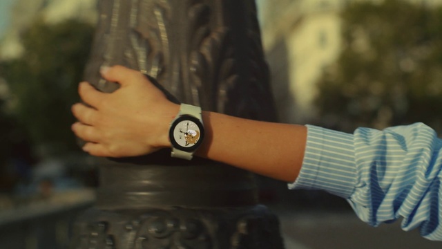 Video Reference: Watch, Hand, Sleeve, Analog watch, Gesture, Clock, Finger, Thumb, Nail, Wrist
