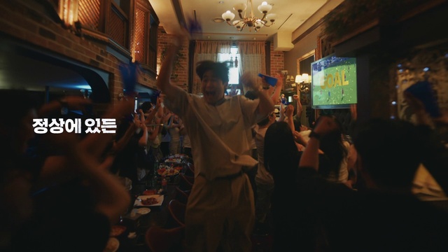 Video Reference: Crowd, Fun, Event, T-shirt, Entertainment, Television, Leisure, Audience, Recreation, City