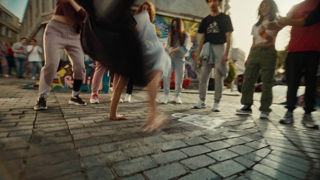 Video Reference: Temple, Flooring, Entertainment, Leisure, Performing arts, Tree, Thigh, Barefoot, Human leg, Foot