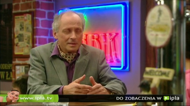 Video Reference: Human, Television presenter, Coat, Organism, News, Television program, Spokesperson, Suit, Event, Speech