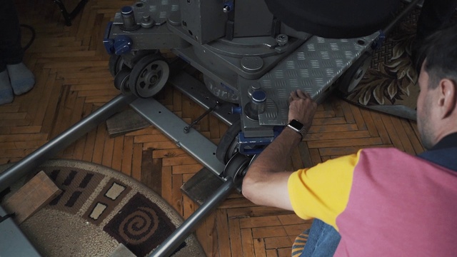 Video Reference: Automotive tire, Engineering, Wood, Automotive wheel system, Machine, Motor vehicle, Bumper, Auto part, Metal, Blue-collar worker