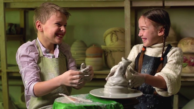 Video Reference: Tableware, Smile, Food craving, Sharing, Food, Happy, Dishware, Serveware, Plate, Leisure