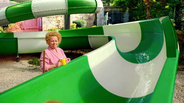 Video Reference: Green, Nature, Yellow, Grass, Leisure, Public space, Chute, Fun, Playground, Recreation