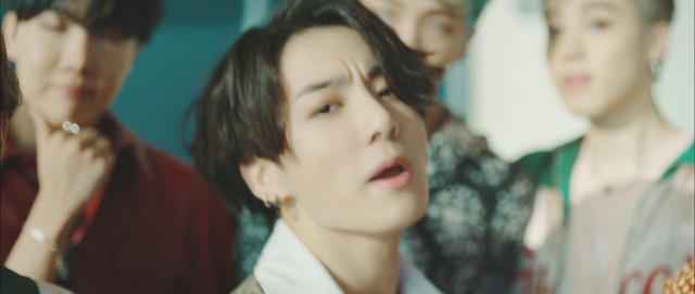 Video Reference: Forehead, Nose, Cheek, Eyelash, Jaw, Gesture, Happy, Fun, Black hair, Event