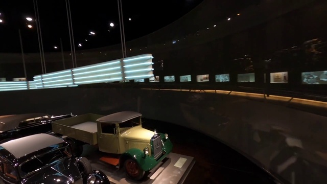 Video Reference: Wheel, Tire, Hood, Automotive lighting, Vehicle, Car, Motor vehicle, Automotive design, Automotive exterior, Classic car