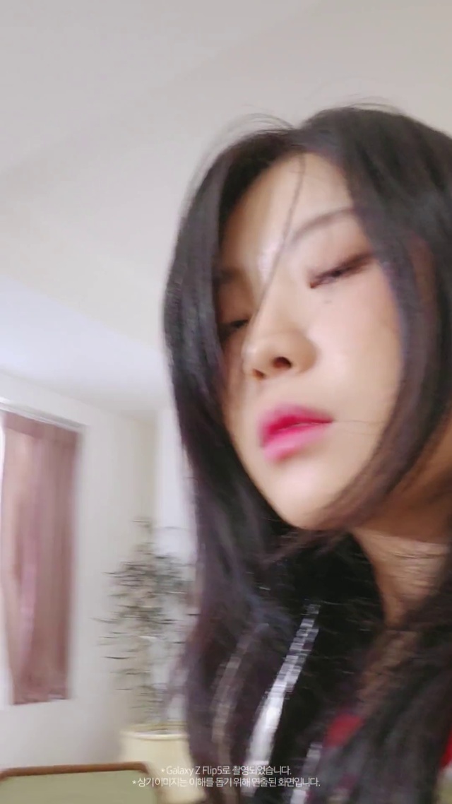 Video Reference: Forehead, Nose, Cheek, Skin, Lip, Eyelash, Mouth, Lipstick, Jaw, Ear