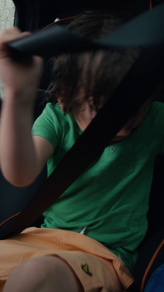 Video Reference: Joint, Comfort, Elbow, Thigh, Knee, Wrist, Human leg, Leisure, T-shirt, Trunk