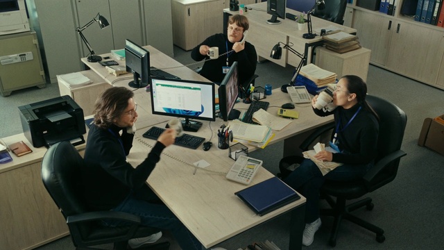 Video Reference: Computer, Table, Personal computer, Furniture, Desk, Computer monitor, Chair, Peripheral, Computer desk, Office chair