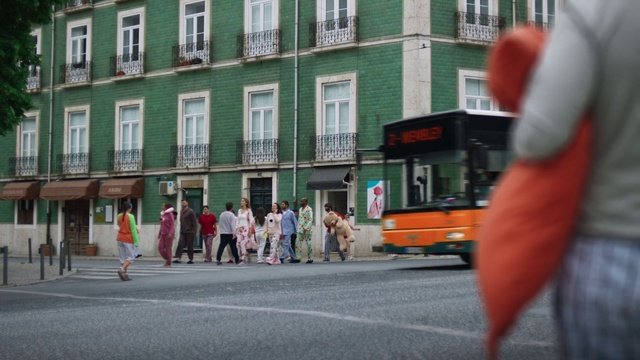 Video Reference: Bus, Window, Building, Vehicle, Infrastructure, Motor vehicle, Tire, Asphalt, Road surface, Neighbourhood