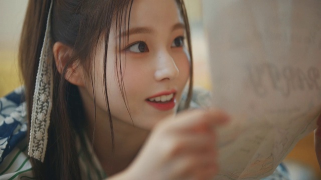 Video Reference: Nose, Cheek, Skin, Lip, Smile, Chin, Eyebrow, Eyelash, Mouth, Flash photography