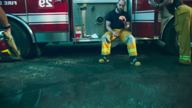 Video Reference: Wheel, Vehicle, Tire, Motor vehicle, Green, Mode of transport, Fire department, Asphalt, Automotive exterior, Grass