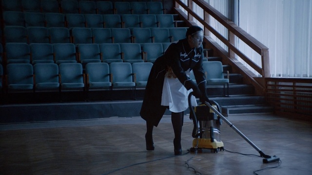 Video Reference: Leg, Musical instrument, Flooring, Stairs, Floor, Musician, People, Cleanliness, Microphone stand, Wood