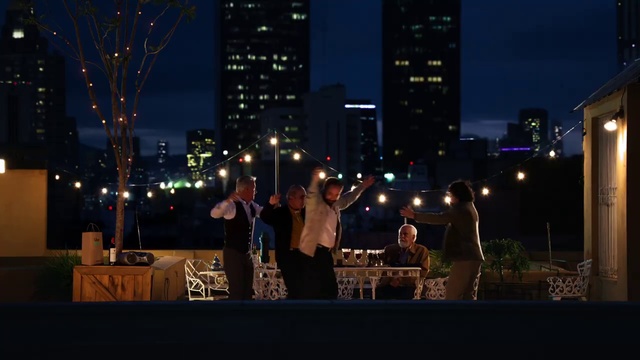Video Reference: Building, Sky, Skyscraper, Plant, Entertainment, Tower block, Leisure, Performing arts, Cityscape, City