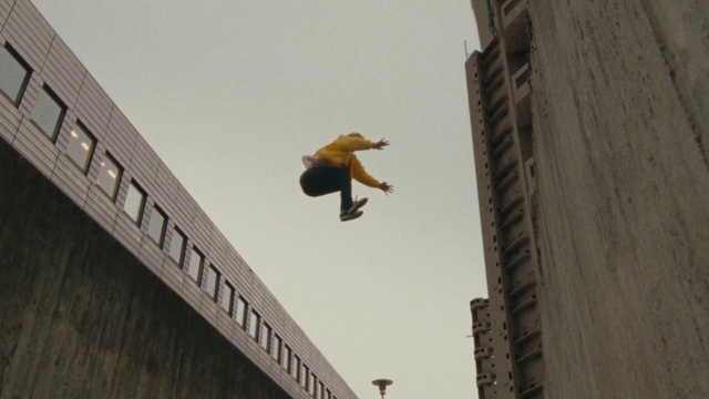 Video Reference: Sky, Building, Freestyle walking, Street stunts, Stunt performer, Rolling, Window, Stunt, City, Recreation