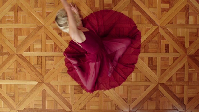 Video Reference: Leg, Purple, Wood, Neck, Waist, Knee, Thigh, Pink, Sportswear, Flooring