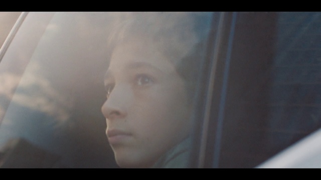 Video Reference: Nose, Eyelash, Flash photography, Jaw, Cloud, Tints and shades, Darkness, Lens flare, Backlighting, Room