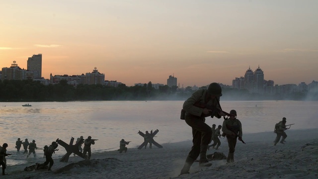 Video Reference: Water, Sky, Cloud, Building, Dusk, Sunset, Atmospheric phenomenon, Sunrise, Morning, Leisure