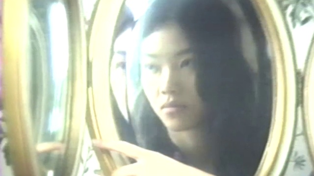 Video Reference: Eyebrow, Eyelash, Mirror, Automotive mirror, Tints and shades, Long hair, Rear-view mirror, Flash photography, Auto part, Circle