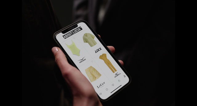 Video Reference: Hand, Communication Device, Portable communications device, Gesture, Telephony, Mobile device, Finger, Gadget, Smartphone, Thumb