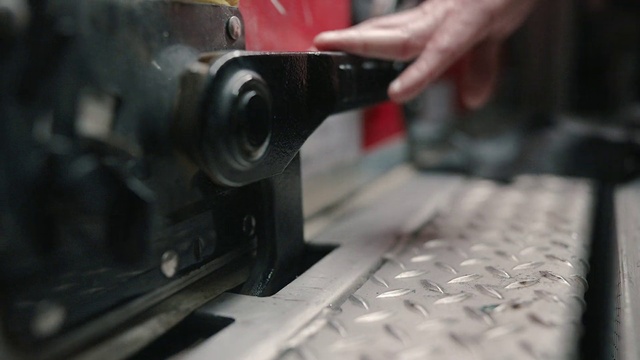 Video Reference: Gas, Machine, Engineering, Metal, Machine tool, Auto part, Cooking, Steel, Composite material, Aluminium