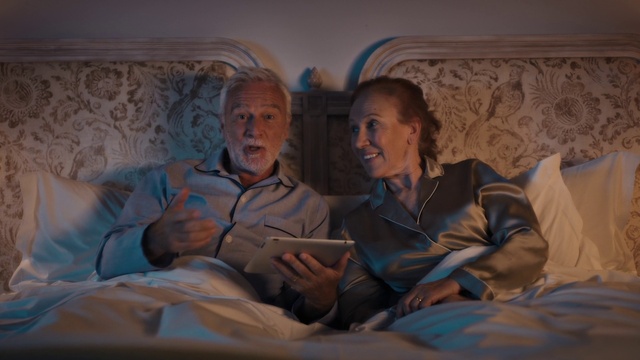 Video Reference: Mouth, Comfort, Gesture, Flash photography, Leisure, Fun, Event, Happy, Art, Thumb