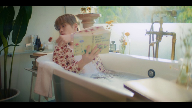 Video Reference: Product, Interior design, Bathtub, Comfort, Leisure, Bathing, Hat, Plumbing fixture, Rectangle, Room