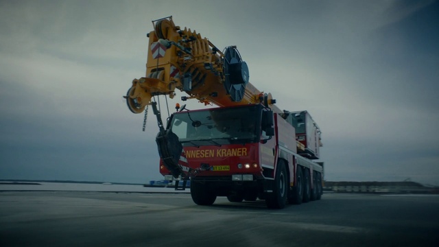 Video Reference: Tire, Wheel, Sky, Vehicle, Truck, Motor vehicle, Automotive tire, Road surface, Asphalt, Cloud