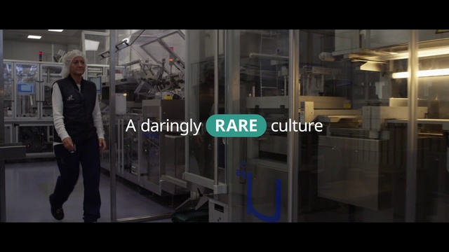 Video Reference: Sleeve, Font, Facade, Metal, Electric blue, Darkness, Machine, Glass, Brand, Fashion design