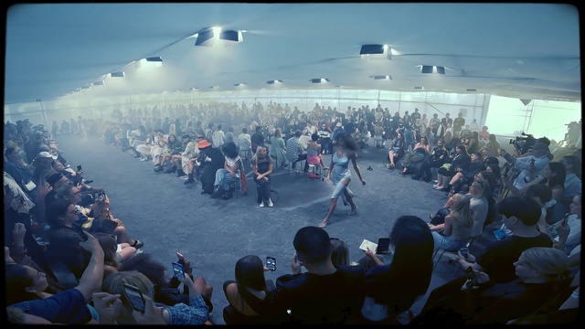Video Reference: World, Sky, Crowd, Mountainous landforms, Fun, Fan, Entertainment, Event, Leisure, Performing arts