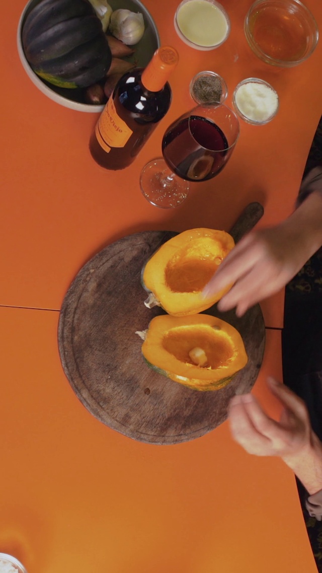 Video Reference: Food, Hand, Tableware, Ingredient, Orange, Valencia orange, Orange, Recipe, Fruit, Cuisine
