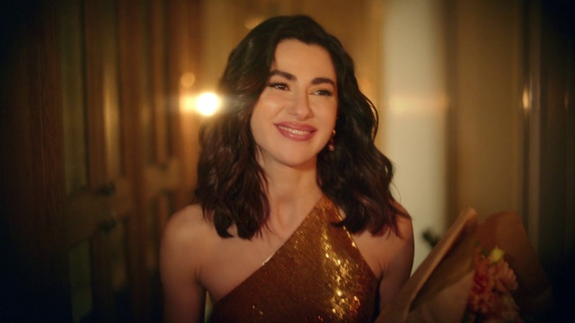 Video Reference: Hair, Smile, Facial expression, Flash photography, Fashion, Iris, Happy, Fun, Black hair, Layered hair