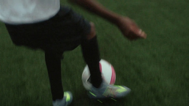 Video Reference: Footwear, Shoe, Sports equipment, Football, Soccer, Shorts, Leg, Human body, Knee, Player