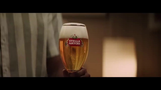 Video Reference: Drinkware, Stemware, Barware, Beer glass, Champagne stemware, Alcoholic beverage, Liquid, Beer, Pint glass, Drink