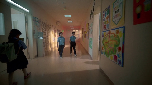 Video Reference: Building, Interior design, Art, Shorts, Luggage and bags, Flooring, Event, Space, Visual arts, Cleanliness