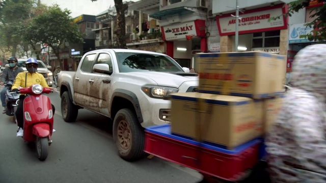 Video Reference: Wheel, Tire, Car, Land vehicle, Vehicle, Window, Automotive tire, Automotive design, Motor vehicle, Tread