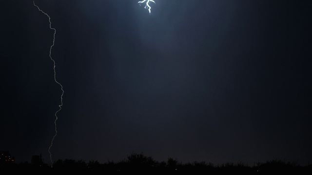 Video Reference: Atmosphere, Sky, Lightning, Light, Thunderstorm, Thunder, Automotive lighting, Atmospheric phenomenon, Electricity, Natural landscape