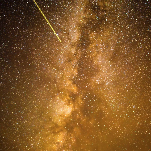 Video Reference: Brown, Atmosphere, Nature, Fireworks, Gold, Astronomical object, Atmospheric phenomenon, Galaxy, Science, Star