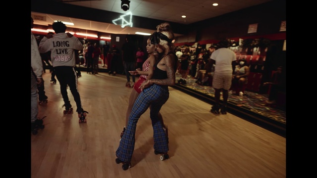 Video Reference: Performing arts, Entertainment, Roller skating, Roller skates, Roller sport, Dance, Flooring, Event, Leisure, Choreography