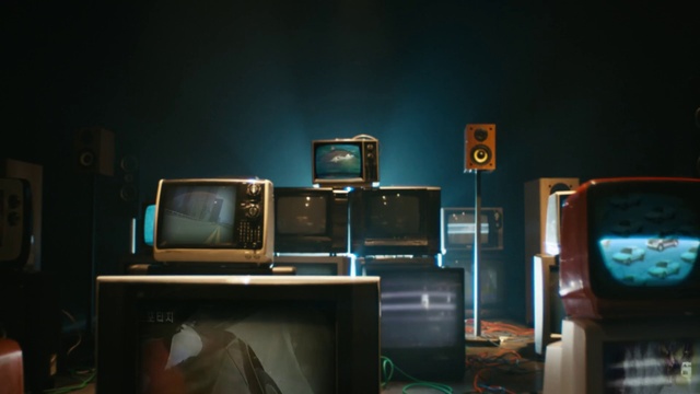 Video Reference: Computer, Personal computer, Gadget, Computer monitor, Television set, Audio equipment, Entertainment, Table, Desk, Television