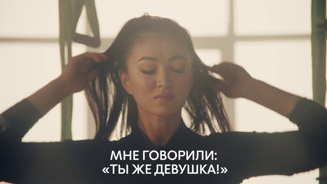 Video Reference: Face, Lip, Hairstyle, Eyebrow, Shoulder, Eyelash, Neck, Flash photography, Happy, Gesture